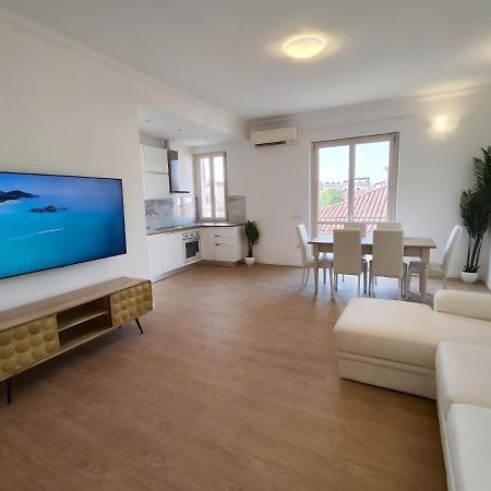 Attico Vespucci Luxury Penthouse Apartment ออลเบีย ภายนอก รูปภาพ
