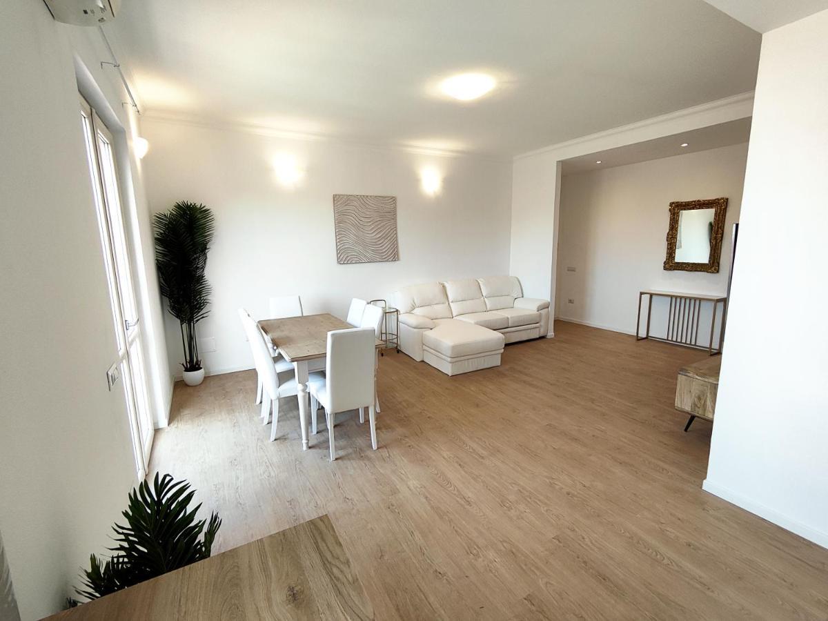 Attico Vespucci Luxury Penthouse Apartment ออลเบีย ภายนอก รูปภาพ